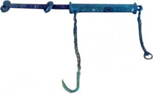 BLC-4017 - Balance à curseurbronze, ferBalance romaine à curseur, combinant un fléau en fer avec une partie en alliage cuivreux, terminée par un anneau ; suspensions à chaînettes et crochets, pour la suspension des marchandises et de la balnce elle-même.