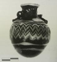 BLS-3027 - Balsamaire sur noyau : aryballeverreTPQ : -550 - TAQ : -475Balsamaire sur noyau, en verre polychrome : corps bleu foncé et décor de 