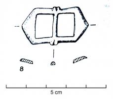 BOC-8008 - Boucle à double fenètre hexagonale (fenêtres quadrangulaires et extrémités triangulaires)bronzeBoucle à double fenêtre dont les extrémités sont triangulaires mais dont les fenêtre ne sont non pas circulaires mais quadrangulaires.