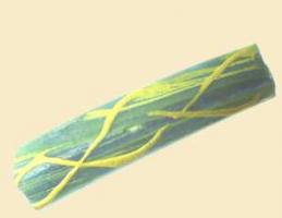 BRC-3602 - Bracelet Geb. 33verreTPQ : -260 - TAQ : -200Bracelet en verre bleu clair naturel, à section en D et à décors de filets rapportés bleu foncé ou jaune opaque.