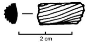 BRC-3608 - BraceletverreTPQ : -100 - TAQ : -75Bracelet en verre bleu cobalt à section semi-circulaire orné d'incisions fines obliques très rapprochées.