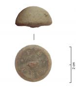 BTN-9075 - Bouton hémisphériquecuivreBouton creux hémisphérique, embouti, avec une bélière, dont le revers est marqué 