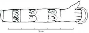 CAC-4016 - Couteau à affûter les calamesbronzePetit couteau en fer, à manche de bronze mouluré, terminé par une main fermée (parfois équipée d'un anneau de suspension).