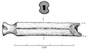 CAC-4021 - Couteau à manche en osfer, osTPQ : 1 - TAQ : 100Petit couteau dont la soie a une section rectangulaire ; le manche aplati, creusé d'un sillon médian sur chaque face, présente une section étranglée.