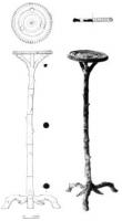 CDM-4001 - Candélabre miniaturebronzeTPQ : 1 - TAQ : 200Candélabre miniature en bronze, comportant un trépied, une hampe d'aspect végétalisé, et un plateau sommital circulaire. Hauteur totale c. 30 cm (1 pied romain).
