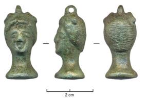 CUB-4100 - Curseur de balance : MercurebronzeCurseur de balance en bronze : buste de Mercure reconnaissable aux ailerons qui ornent habituellement le pétase, mais émergent ici directement de la chevelure.
