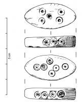 DEJ-4010 - Dé ovaleosDé ovale, à tranche épaisse; les deux faces les plus importantes portent les chiffres 5 et 6 (cercles oculés et pointés), les tranches 3 et 4.