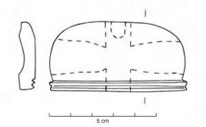 EPE-4029 - Garde de glaive ou d'épéeosGarde taillée dans un os long sculpté perforé transversalement. L'objet adopte une forme ovoïde de section elliptique, pourvu à sa base d'une buttée plane décorée de plusieurs moulures.