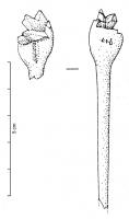EPG-4120 - Épingle à sommet orné : main bénissant (benedictio latina)osTPQ : 1 - TAQ : 400Épingle dont le sommet figure une main droite, souvent très schématisée, dont l'auriculaire et l'annulaire sont repliés vers la paume, l'index et le majeur tendus, le pouce plaqués contre eux, dans le geste de la benedictio latina.