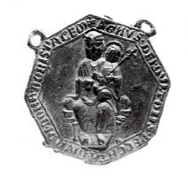 ESP-7011 - Enseigne de pèlerinage : ND du PuyplombTPQ : 1182 - TAQ : 1350Enseigne octogonale présentant dans le champ la Vierge assise portant l'Enfant Jésus nimbé, tenant une croix ; legende autour : +AGNVS. DEI. QVI. TOLLIS. PECCATA. MVNDI. DONA. NOBIS. PACEM
