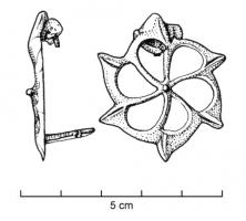 FIB-4514 - Fibule circulaire à trompettesbronzeTPQ : 150 - TAQ : 300Fibule constituée de six motifs en trompette disposés de manière rayonnante.