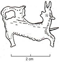 FIB-4931 - Fibule zoomorphebronzeTPQ : 40 - TAQ : 60Fibule plate représentant un animal cornu, la tête retournée vers l'arrière; les contours et l'œil sont figurés par un décor ponctué.