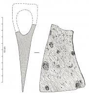 HCH-4002 - HacheferTPQ : 1 - TAQ : 400Hache à dos droit ou très légèrement convexe et surface inférieure nettement plongeante formant un tranchant oblique de grande dimension.