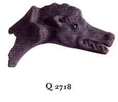 LMP-41194 - Lampe Loeschcke IV à anse zoomorpheterre cuiteTPQ : 70 - TAQ : 100Anse plastique en forme de tête de monstre marin. Imitation de prototypes de bronze. 