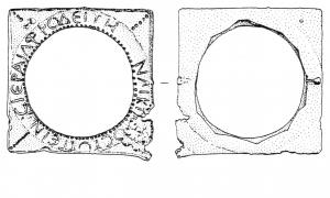MRR-4003 - Miroir Lloyd-Morgan Group Y : en verre, cadre en plomb : Q. Licinios Touteinosplomb, verreMiroir en verre (éclat bombé) inséré dans un cadre en plomb, de forme carrée (à l'extérieur) ; inscription dans le cadre circulaire autour du verre : ΛΙKΙNΙOC TOYTЄΙNOC ΙЄΡAΙ AΦΡOΔEΙTH XAPN, Licinios Touteinos [a fait cet objet] pour la sacro-sainte Aphrodite.