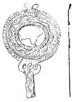 MRR-4037 - Miroir en verre, cadre en plombplomb, verreTPQ : 450 - TAQ : 600Miroir circulaire à manche plat ; à l'opposé, deux ergots marquant le sommet de l'objet ; la place du miroir est marquée par un vide circulaire, protégé au revers par un disque généralement orné sur sa face externe, et retenu par des ergots ; il est entouré d'un large bandeau orné de rinceaux et de pointillés évoquant des fruits ; le décor du manche, toujours plat, peut être de même style, ou évoquer les nodosités d'une massue d'Hercule.