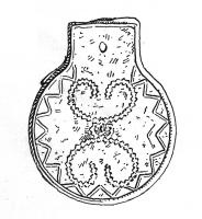 MRR-4040 - Miroir sarmato-alainbronzeMiroir coulé en forme de tanga, circulaire avec un appendice quadrangulaire d'un côté, percé pour la suspension; au revers, motifs moulés en léger relief, agencements géométriques de cercles et de points.
