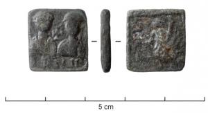 PDM-4007 - Poids monétaire : exagium solidibronzeTPQ : 408 - TAQ : 423Poids coulé biface : A/ Bustes diadémés, drapés, vus de face d'Honorius et de Théodose II séparés par une croix latine ; au-dessous, inscription DD NN; R/ EX-AGIV(m), Aequitas-Moneta debout à g., tenant une balance de la main droite et une corne d'abondance de la gauche.