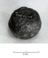 PDS-4422 - Poids sphérique (section) : 4 unciae ou triens plombPoids coulé, en section de sphère ; poids de 4 unciae, ou triens (masse théorique 109,12 g).