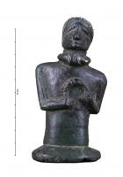 PGD-3004 - Poignard anthropoïdebronze, plomb, argentManche représentant une divinité ou un chef religieux portant un torque autour du cou et un second tenu à deux mains devant la poitrine. 
