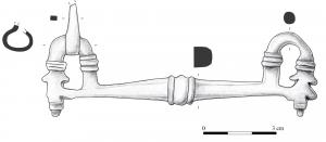 PGM-4022 - Poignée à pendants florauxbronzeTPQ : 200 - TAQ : 300Poignée de meuble, en bronze, équipée à l'origine de deux crampons de fixation; la poignée rectiligne, à tige facettée interrompue par une moulure, forme à ses extrémités des angles vifs, avec deux pendant floraux qui rejoignent le jonc principal pour former une sorte de boucle.