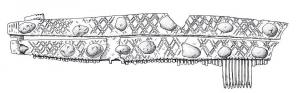 PGN-5003 - Peigne à barres (Ashby 1b)osTPQ : 500 - TAQ : 800Peigne composé d'une rangée de dents, taillées dans des éléments plats juxtaposés, fixée à l'aide de rivets de fer entre deux paires de barres allongées en os, généralement ornées d'e sillons entrecroisés. Longueur du peigne : env. 100 à 150mm.