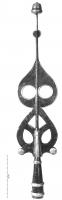 PTE-4001 - Pointe d'enseigne de bénéficiairebronzeTrès grande pointe d'enseigne constituée d'éléments foliacés, ajourés et pourvus de diverses appliques et bordures en bronze, sur une douille de fer. Au sommet, bouton en bronze en forme de gland.