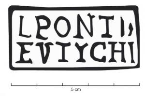 SIG-4067 - Empreinte antique de signaculum métallique sur couvercle d'amphore : L PONTI EVTYCHIterre cuiteEmpreinte antique de signaculum métallique sur couvercle d'amphore : dans un cadre, L PONTI (hed.) / EVTYCHI.