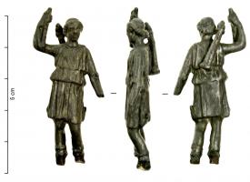 STE-4052 - Statuette : Artemis - Diane tirant une flèche du carquoisargentTPQ : -100 - TAQ : 200La déesse, en costume léger caractéristique (tunique relevée par une ceinture), cheveux courts, prend une flèche dans le carquois suspendu à son épaule droite. La main gauche devait tenir un arc.