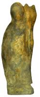 STE-4281 - Statuette : Abondance ?terre cuiteTPQ : 50 - TAQ : 150Figurine féminine, drapée, sur une base plate, tenant un objet allongé sur l'épaule gauche. On peut hésiter à y reconnaître une corne d'Abondance, ou plutôt deux feuilles allongées, ce qui pourrait alors renvoyer à un culte oriental.