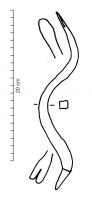 ARR-4003 - Arrache-clouferOutil à main, massif, comportant une robuste poignée prolongée par une extrémité effilée, légèrement recourbée et fendue d'une ouverture longitudinale; l'autre extrémité est simplement affinée par martelage et joue le rôle d'un pied-de-biche. 
