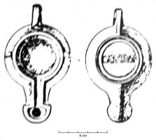 LMP-42559 - Lampe de firme : CATVLLVSterre cuiteTPQ : 50 - TAQ : 200Lampe de firme à canal ouvert, au revers marque moulée CATVLLVS.