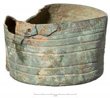 MSB-4003 - Mesure à grainbronzeMesure tronconique ou cylindrique, à fond plat, correspondant à l'unité romaine de volume d'un setier. Le plan d'ouverture peut être équipé de trois tiges convergentes, servant à raser la mesure.