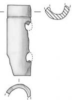 CHA-4002 - Élément de charnièreosCylindre d'os tourné, percé de deux trous latéraux et pourvu, à l'une de ses extrémités et parfois à mi-longueur, de filets périphériques. Longueur comprise entre 40 et 90 mm environ.