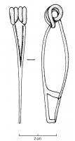 FIB-3040 - Fibule de Nauheim 5a26bronzeRessort à 4 spires et corde interne ; arc plat, triangulaire et tendu ; porte-ardillon trapézoïdal ajouré ; arc orné de deux échelles latérales convergentes, sans incision transversale.