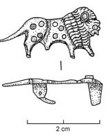 FIB-4178 - Fibule zoomorphe : lionbronzeFibule en forme de lion marchant à droite, le corps couvert de pastilles d'émail ; les 4 pattes sont figurées, la gueule est entr'ouverte.