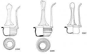 SPL-4006 - SimpulumverreSimpulum en verre, comportant une vasque soufflée à la volée, à lèvre déversée avec éventuellement sur la face extérieure un décor de filet en spirale; et un manche vertical collé sur la lèvre.
