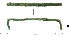 AGA-4005 - Agrafe architecturalebronzeTPQ : -30 - TAQ : 400Agrafe architecturale en bronze, en U, au plat plus large qu'épais et aux branches terminées en pointe.