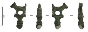 AGT-4009 - Agitateur à sommet zoomorphebronzeTige rectiligne, avec un groupe de moulures à mi-hauteur et une base en disque transversal ou petite sphère, dont le sommet est occupé par un motif zoomorphe : lion ou chien au corps entier, posé sur une plaque circulaire ou quadrangulaire, à bords droits ou concaves.