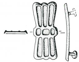 APH-4010 - Applique de harnais émailléebronzeApplique émaillée en forme de fleuron, motif central accosté de pétales allongés ; émaux champlevés ; au revers, deux boutons pour fixation sur cuir.