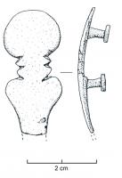 APH-4029 - Applique de harnaisbronzeApplique constituée d'un élément foliacé surmonté d'un disque ; deux rivets de fixation au revers.