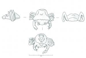APP-4015 - Applique décorative en forme de crabebronzeApplique décorative en forme de crabe au corps parcouru de fines incisions qui imitent sa carapace. Ses huit pattes sont repliées sous lui, les yeux sont saillants tandis que sous son ventre une large encoche témoigne ici d'un système de fixation.