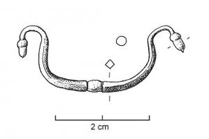 ASC-4008 - Anse de coffretbronzeAnse de coffret munie d'un groupe de moulures ou bourrelet central et d'extrémités en forme de gland. Jonc de section ronde, quadrangulaire ou hexagonale.