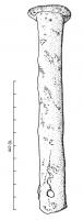 ATI-4001 - Axe de timon de charferAxe de timon se présentant sous la forme d'une très robuste tige de fer, de section ronde, avec une tête plate pour bloquer le timon sur l'essieu avant du char, et une extrémité opposée souvent perforée pour une clavette de sécurité.
