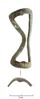 BAC-9069 - Boucle de lavallière bronzeTPQ : 1700 - TAQ : 1850Boucle étroite mais haute avec un axe central amovible, dont la rotation est assurée par des perforations horizontales dans l'épaisseur des traverses. 
(Lavallière : cravate lâche, plus proche du foulard que de la cravate)