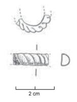 BAG-4194 - Bague à incisions obliquesverreTPQ : 150 - TAQ : 300Bague en verre d'aspect noir, à jonc de section en D, la surface externe couverte de profondes incisions obliques.