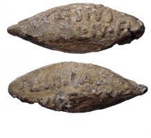 BAL-3028 - Balle de fronde : CAESIVI / ...L.IV.F // L. III. CAL V...plombTPQ : -60 - TAQ : -40Balle de fronde coulée dans un moule, inscription en relief : CAES IVI / ...L.IV.F et au revers    L. III. CAL / V ...