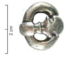 BCC-5021 - Boucle à ardillon, en argentargentBoucle sans plaque, de forme presque arrondie, à section massive ; ardillon scutiforme, avec ou sans décor incisé.
