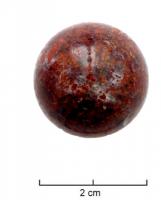 BIL-9003 - Bille : pierre tournéepierreTPQ : 1700 - TAQ : 1900Bille en marbre (?) tournée mécaniquement.