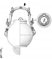 BLS-4054 - Balsamaire globulairebronzeBalsamaire globulaire, à corps sphérique légèrement écrasé : lèvre épaissie, fond légèrement rentrant et orné de cercles concentriques à l'intérieur d'un anneau de pose; l'anse mobile en bronze, coulée et très ornée (moulure centrale accostée de deux fauves affrontés, extrémités en têtes d'oiseaux aquatiques) joue librement sur deux attaches en bronze fixées au sommet de la panse et figurant un buste juvénile surmonté d'un anneau, ou alors en forme de feuille largement au contour largement échancré. L'ouverture du vase est équipée d'un couvercle à charnière et anse mobile, avec système de verrouillage latéral.